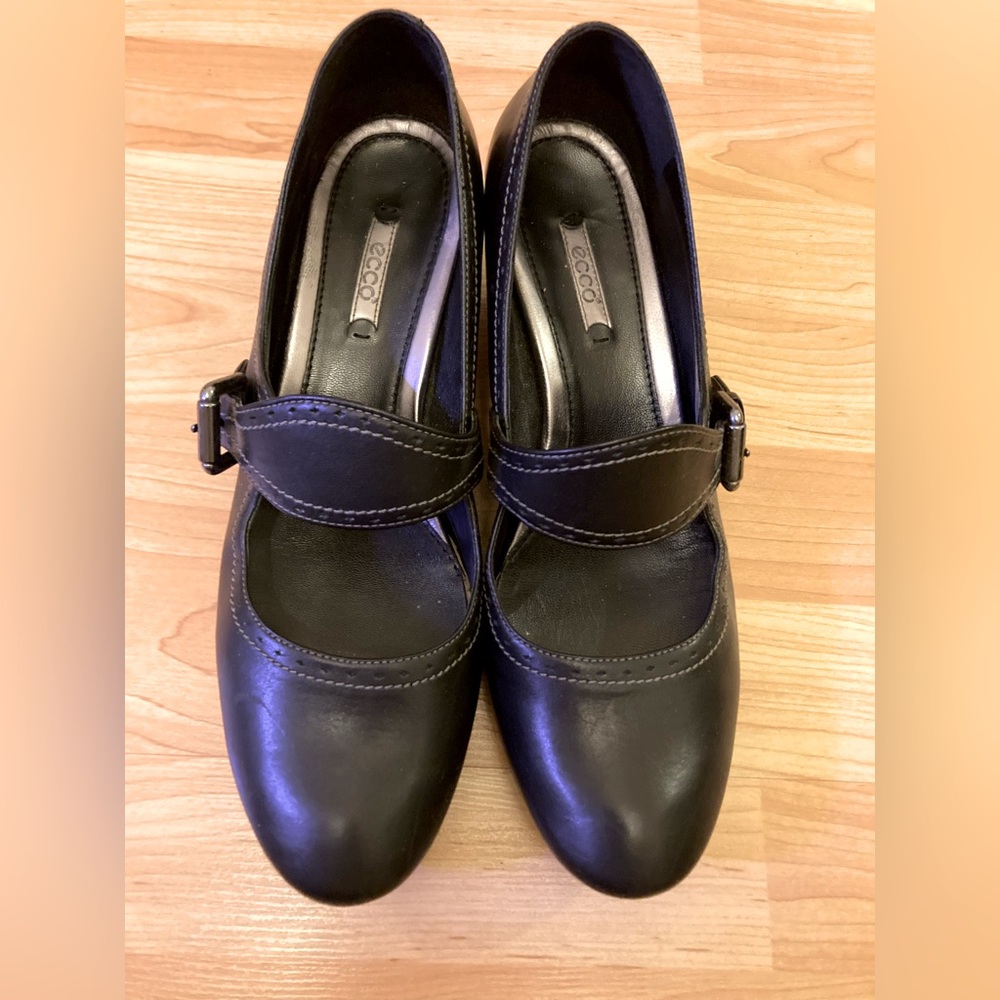 Ecco mary jane pumps. Vintage style. Rockabilly style Genuine leather.size 11/42